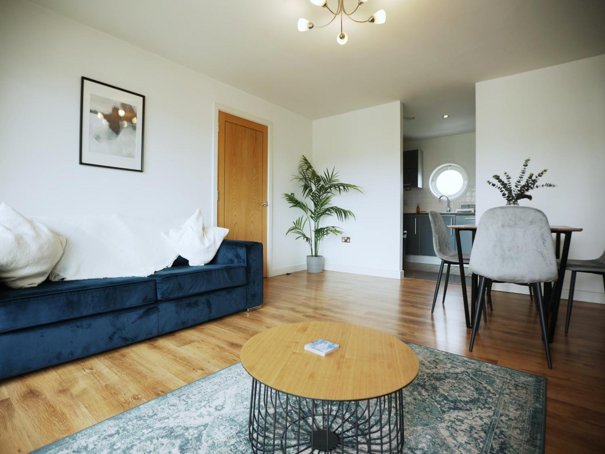 Appartement Catrine, Fantastic Location, Great For Contractors & Workers, Free Private Parking à Cardiff Extérieur photo