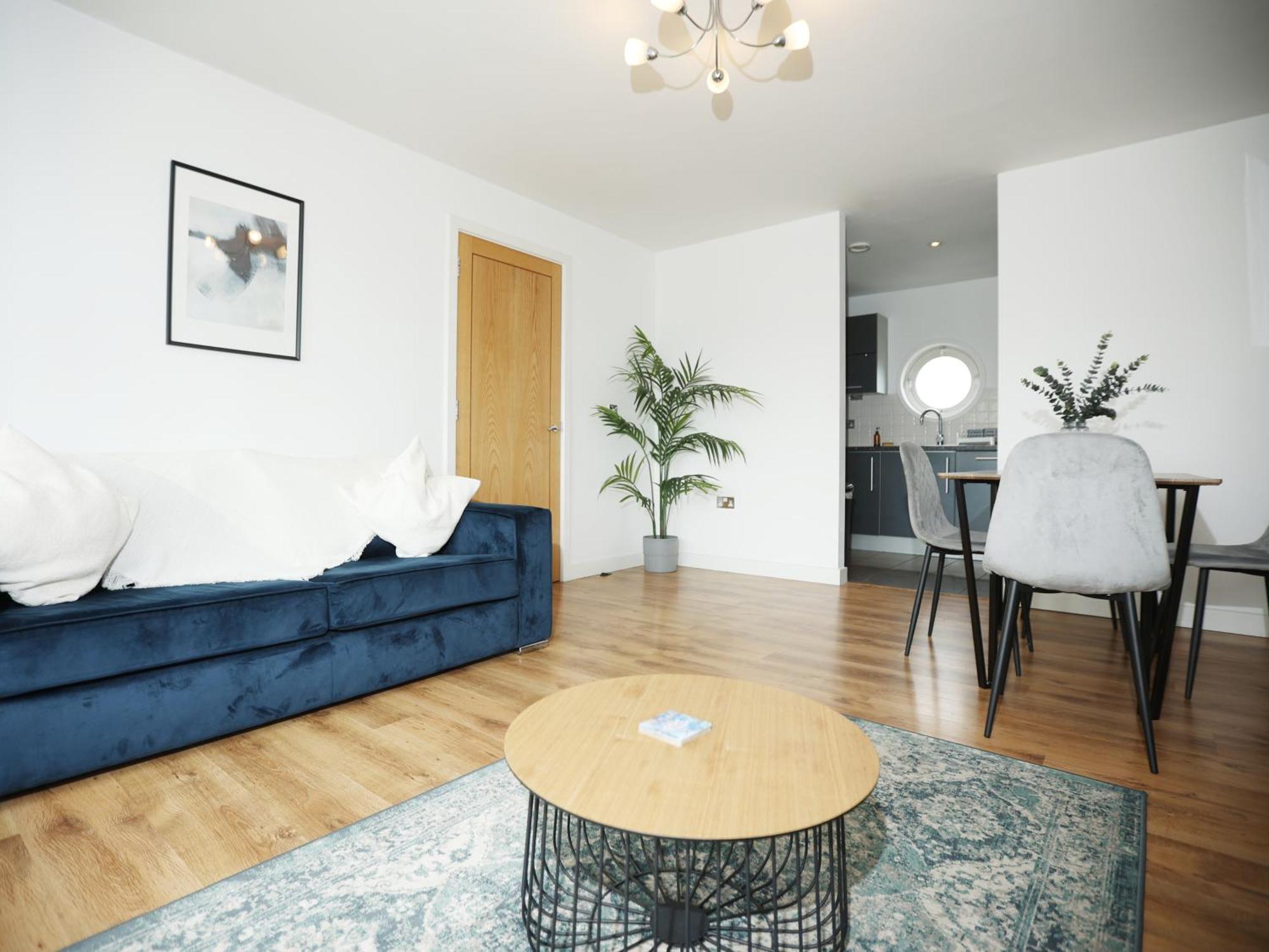 Appartement Catrine, Fantastic Location, Great For Contractors & Workers, Free Private Parking à Cardiff Extérieur photo