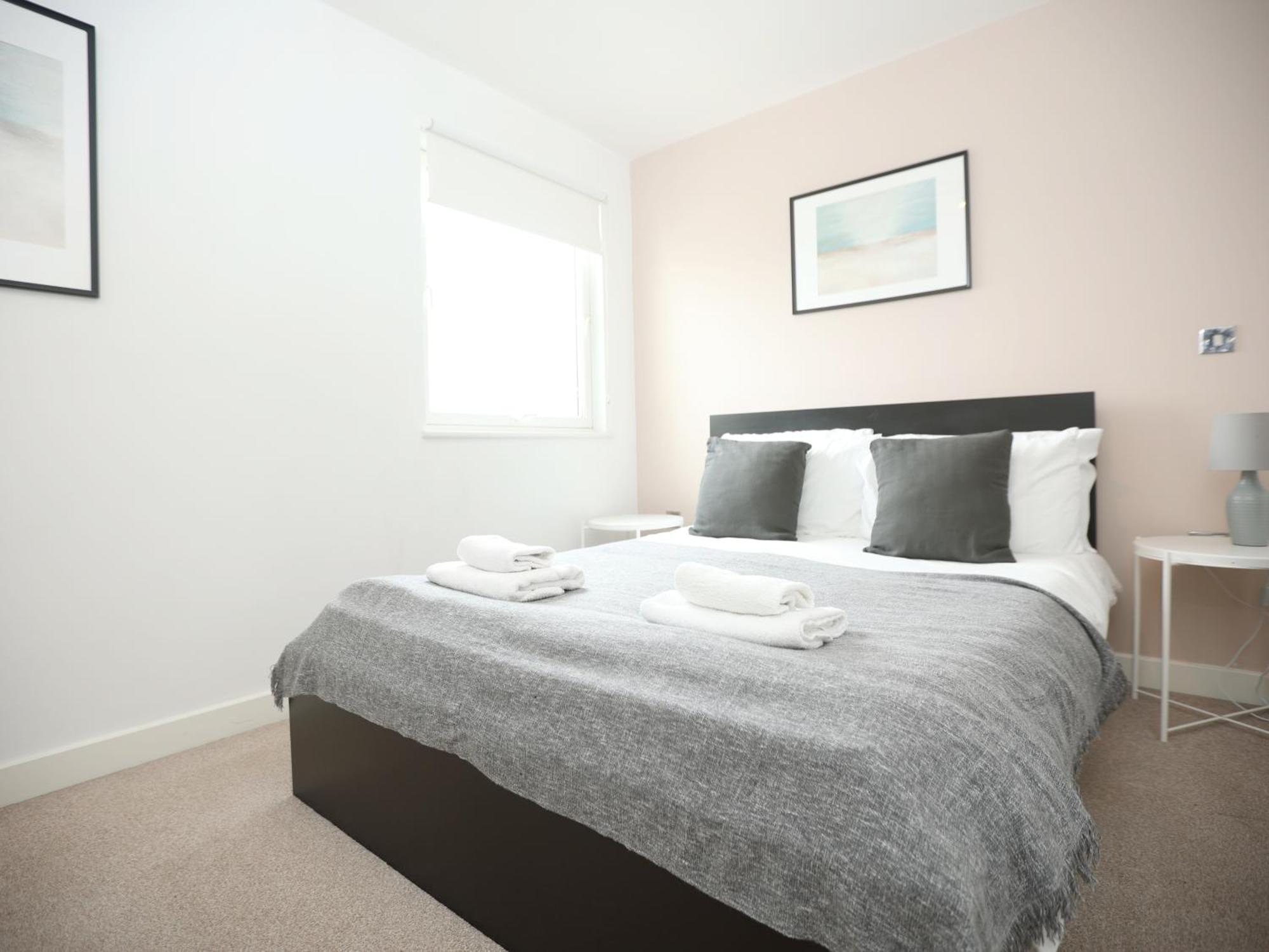 Appartement Catrine, Fantastic Location, Great For Contractors & Workers, Free Private Parking à Cardiff Extérieur photo