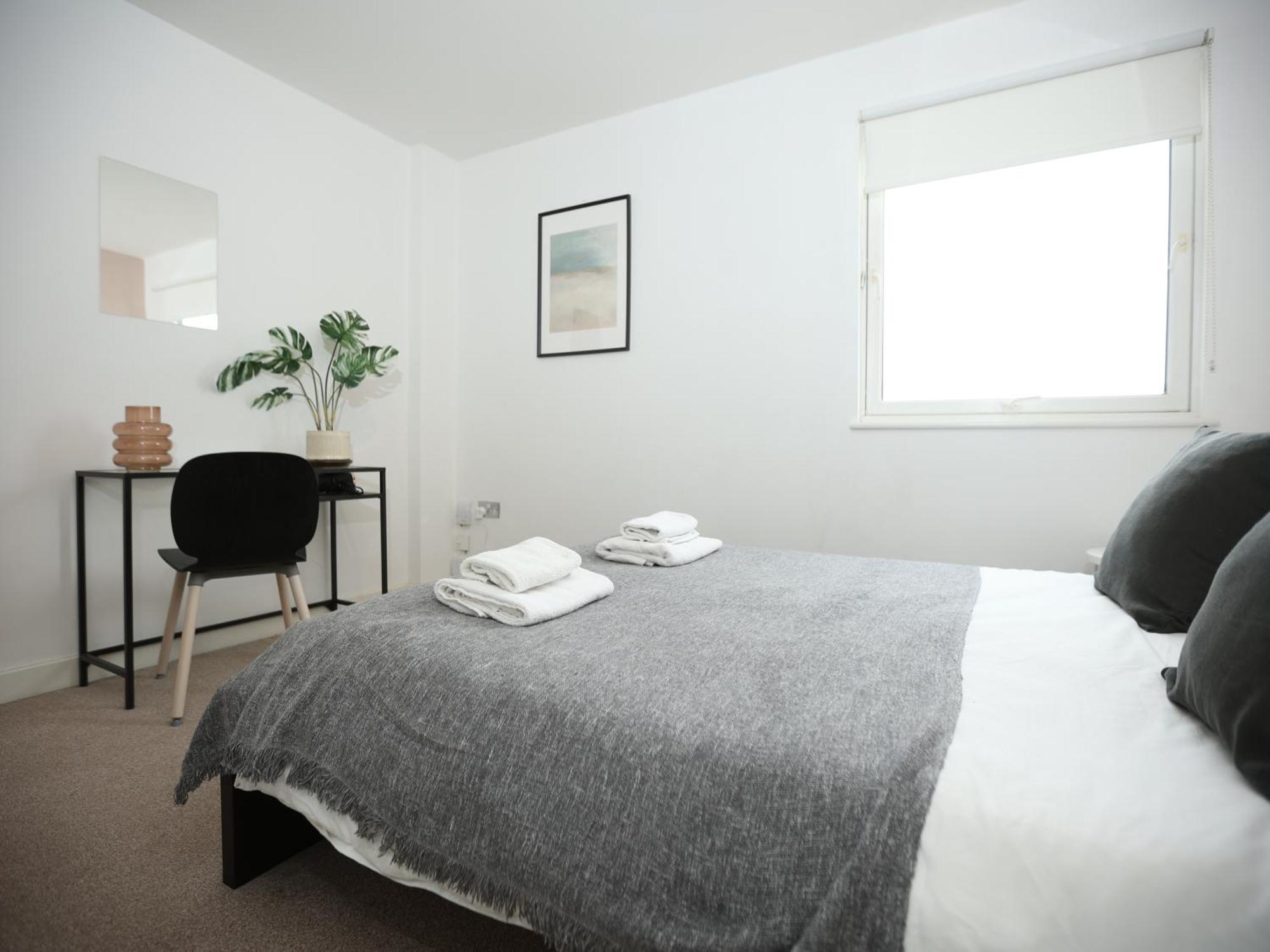 Appartement Catrine, Fantastic Location, Great For Contractors & Workers, Free Private Parking à Cardiff Extérieur photo