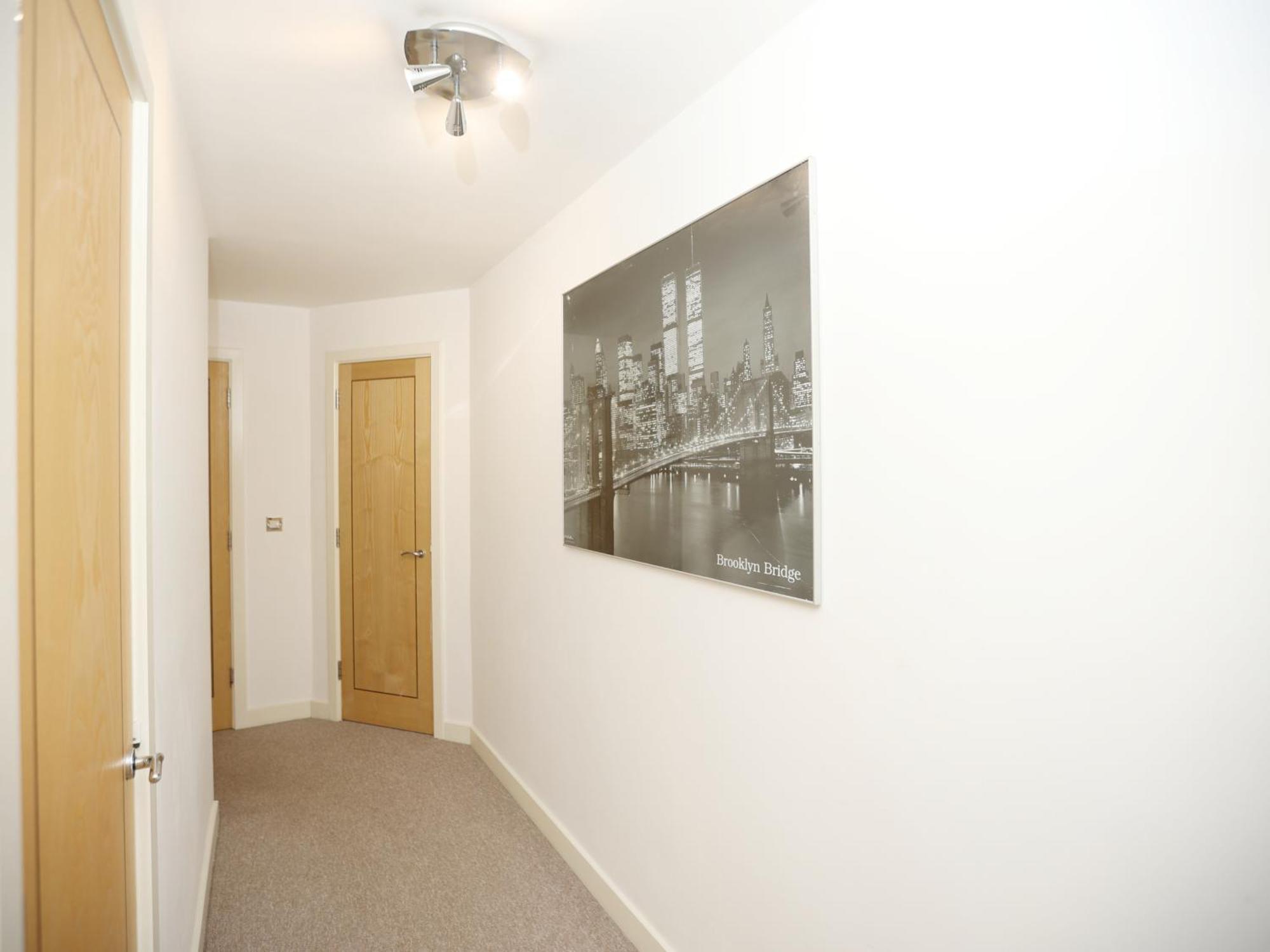 Appartement Catrine, Fantastic Location, Great For Contractors & Workers, Free Private Parking à Cardiff Extérieur photo